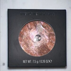 IL MAKIAGE Mineral Baked Highlighter - Shade: Chandelier